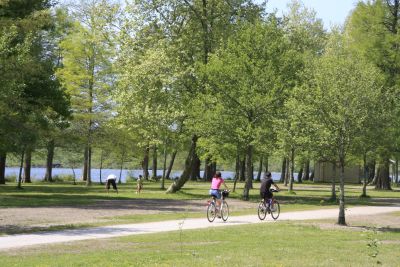 Biking around the lake in Soustons/© OT Soustons biking around the lake in Soustons/© OT Soustons