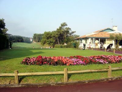 Tee No1 in front of the Chiberta Golf Club House